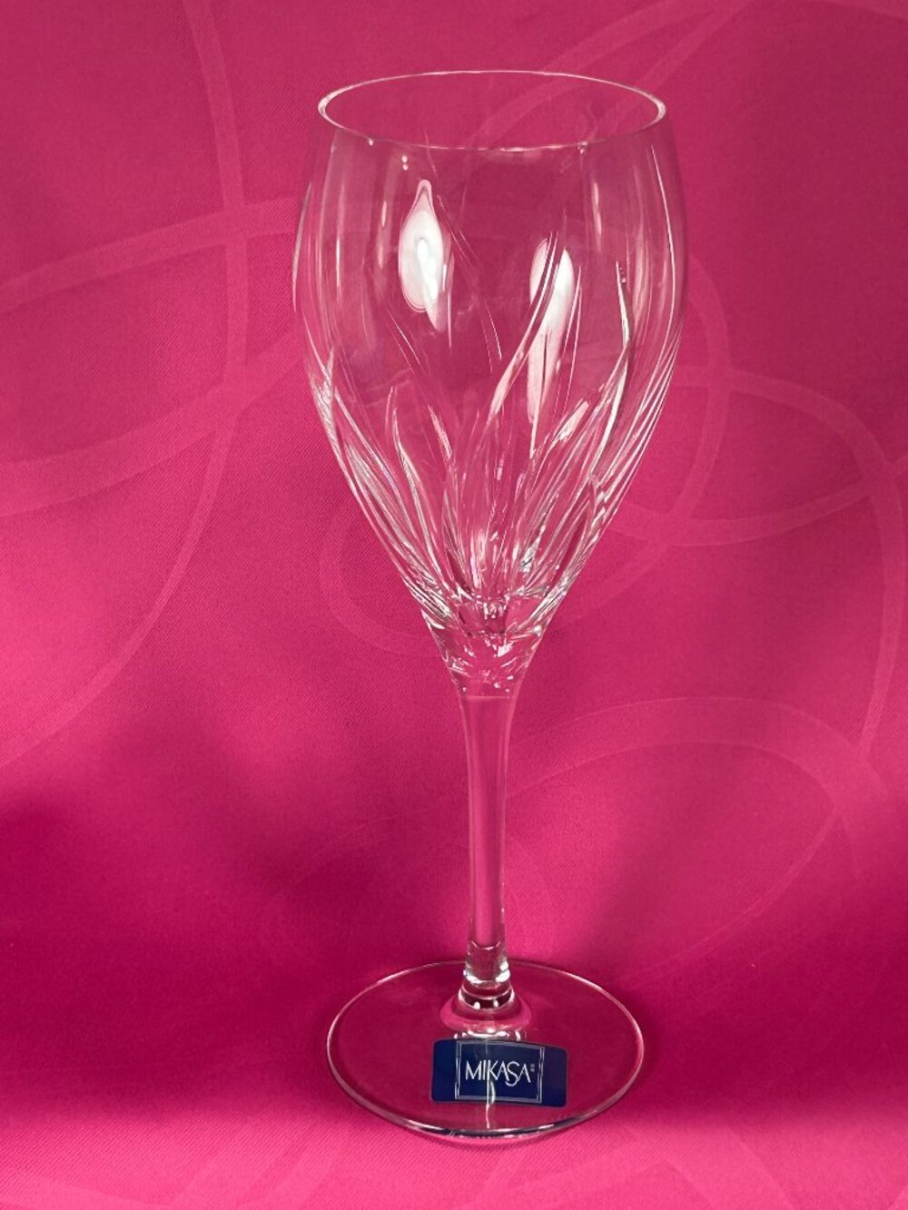 beautiful crystal wine glass. Mikasa made in France AGENA